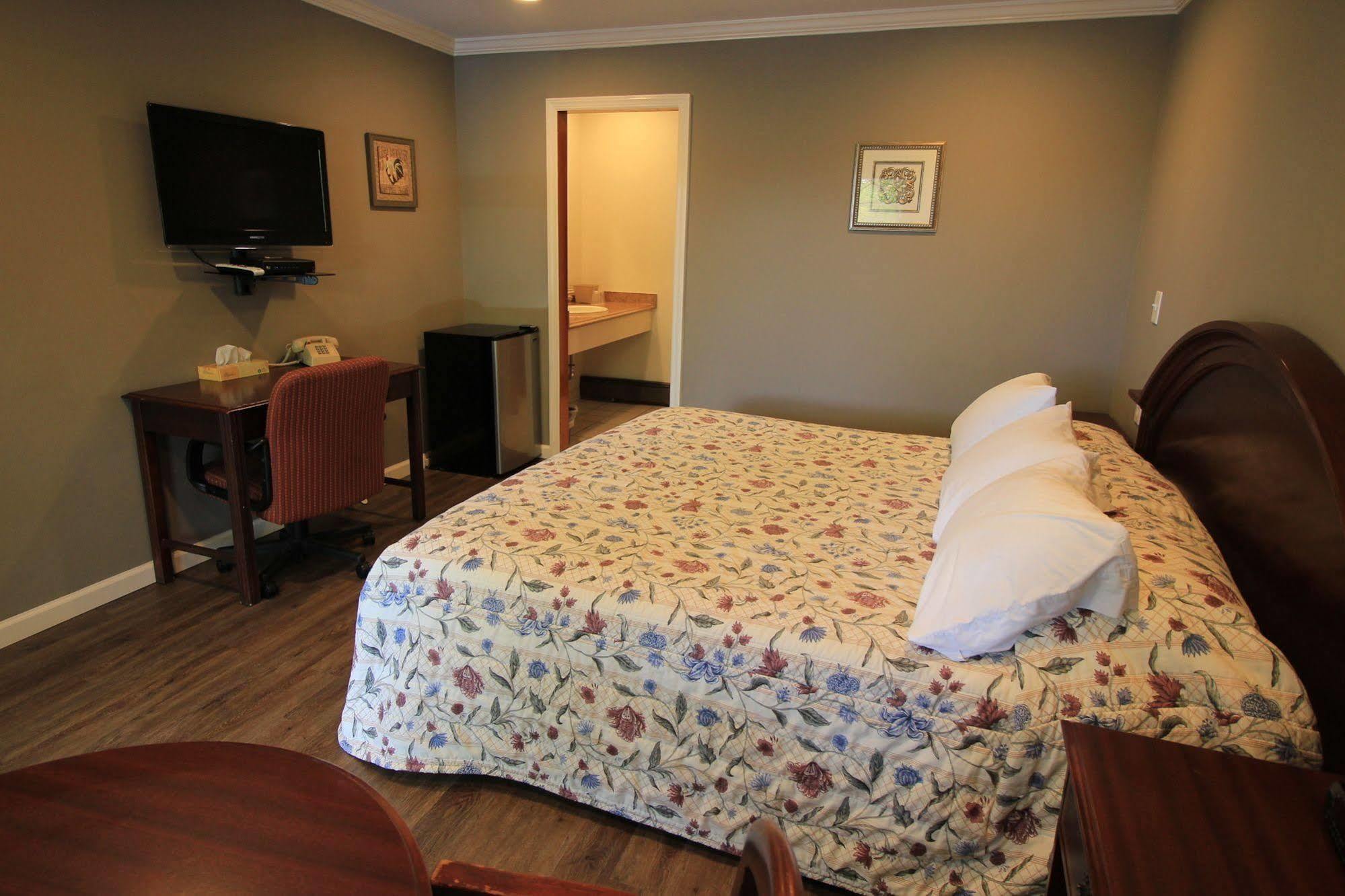 Heidi'S Inn Brewster Extérieur photo